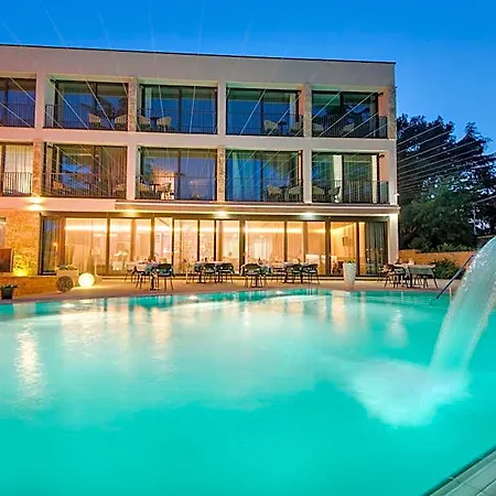 Otel Arupinum 4*